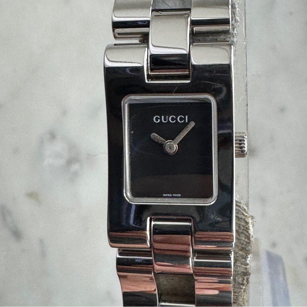 Gucci Women's 2305L Stainless Steel Square Watch w/ New Battery